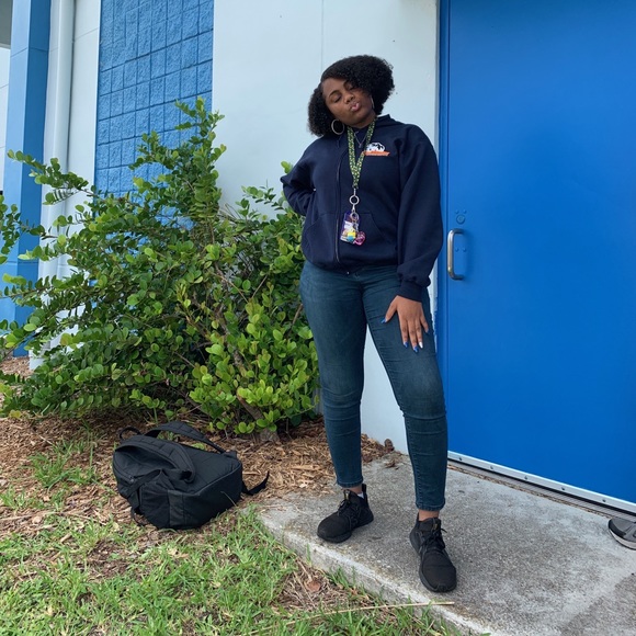 Meet your Posher, Aniya - Picture 1 of 1